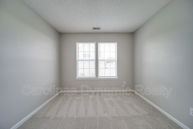 Building Photo - 120 Lantana Dr