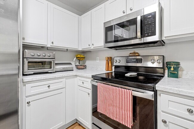 Building Photo - Private 3BR Retreat on 2 Wooded Acres in Clover with no HOA!!