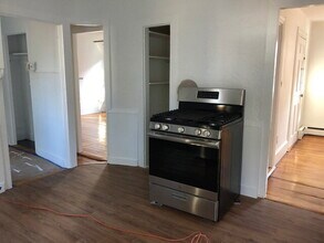 Building Photo - ! bed ! bath !st floor unit in a historic ...
