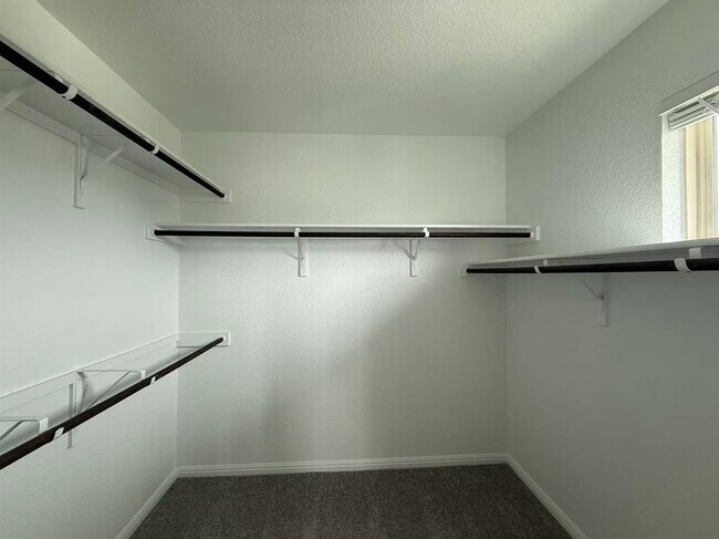Building Photo - 157 Munk Ln