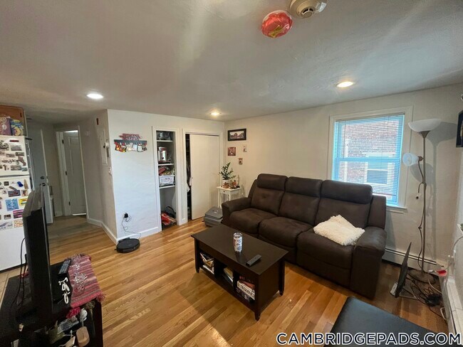 Building Photo - 23-25 Lambert St