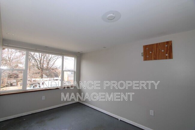 Building Photo - 3970 Roswell Ave