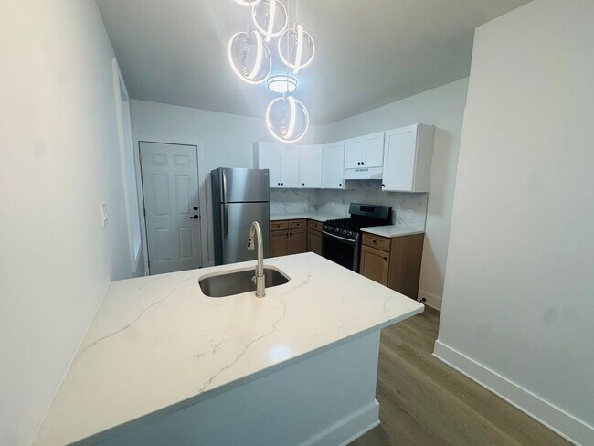 Building Photo - Refreshed 3bd/1bath House! Section 8 ONLY!