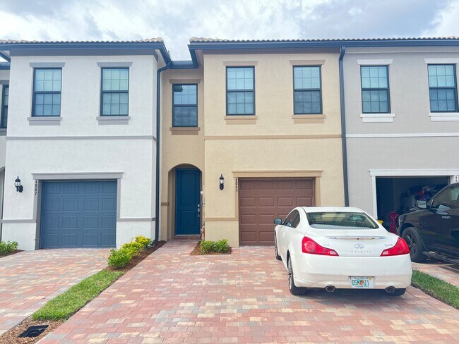 Building Photo - Spectacular Contemporary Style 3 br, 2.5 bath House - Ready for YOU!!