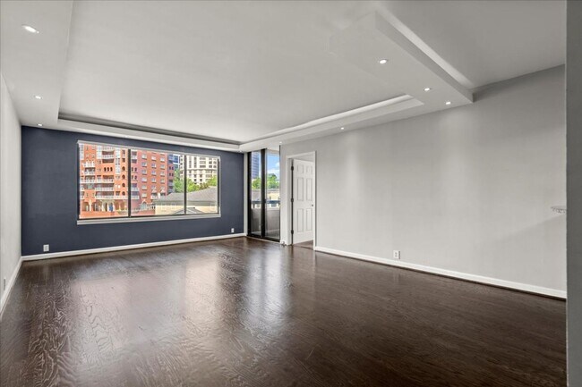 Building Photo - 3481 Lakeside Dr NE