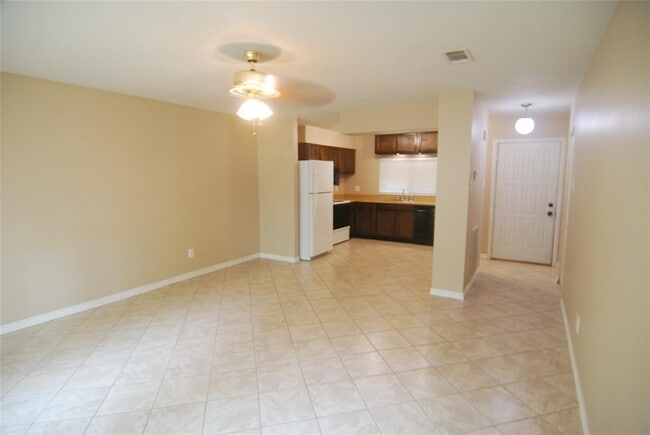 Building Photo - 1401 E Red Cedar Cir