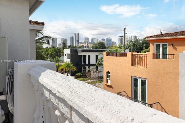 Building Photo - 601 NE 11th Ave