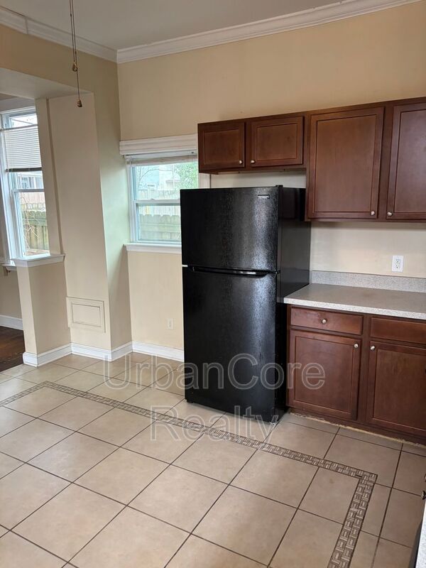 Building Photo - 2410 Cedar St