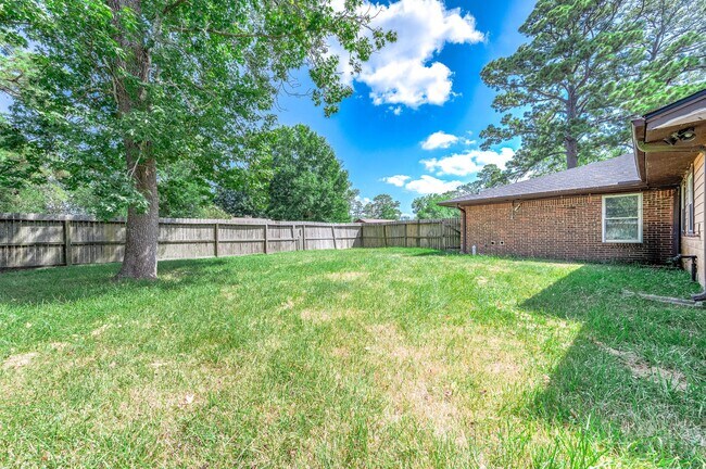 Building Photo - 5813 Russell Ln