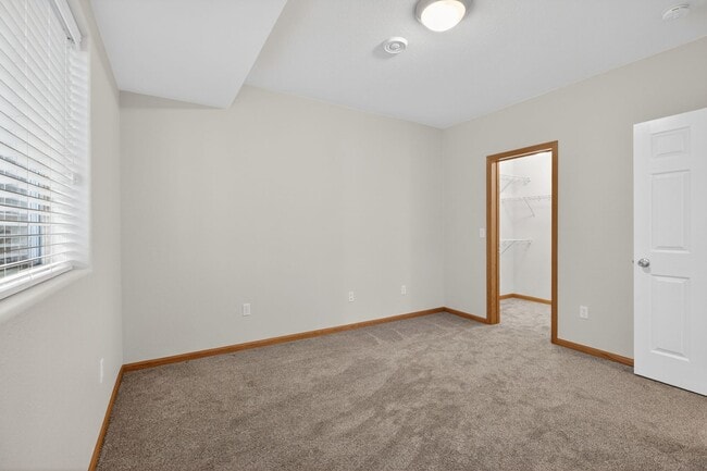 Building Photo - 3 Bedroom 3.5 bath