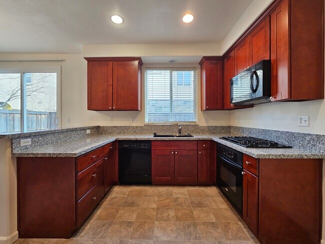 Building Photo - 8 Halsey Pl