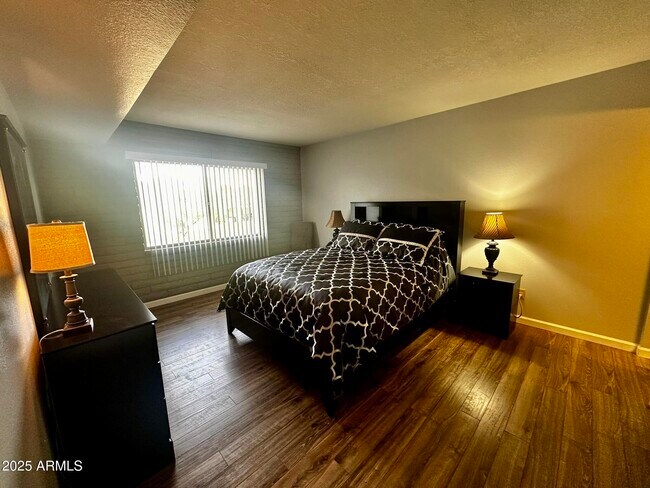 Building Photo - 16852 E La Montana Dr