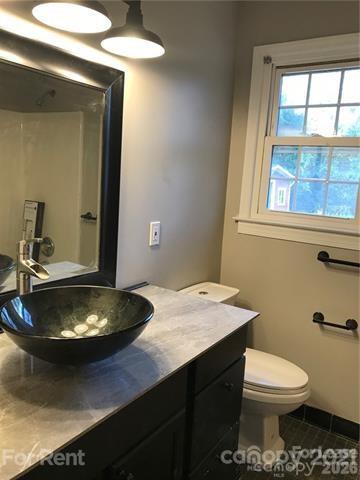 Building Photo - 5027 Baylor Dr