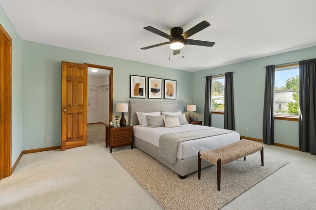 Building Photo - 630 Maple Ct