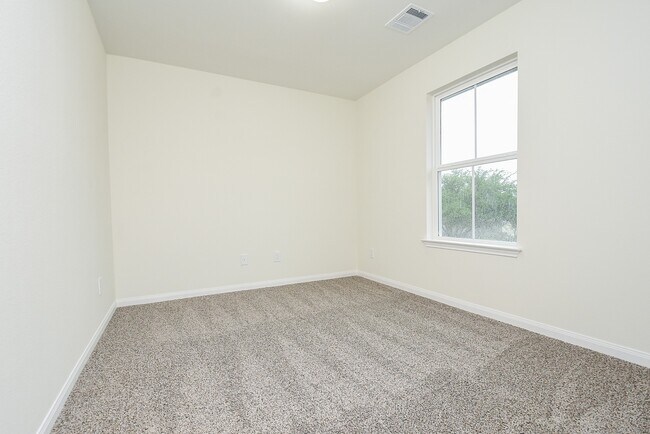 Building Photo - 2807 Topiary Ln