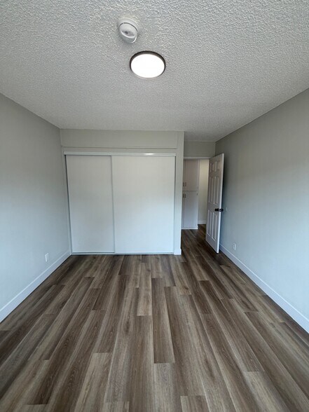 Building Photo - 1207 W 39th Pl