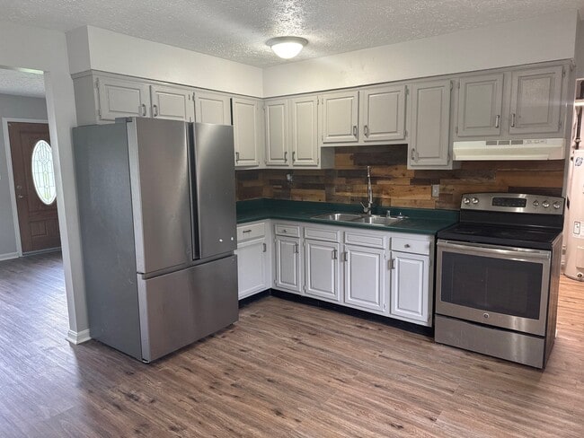 Building Photo - 9705 Turnpike View Dr