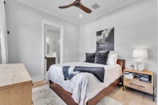 Building Photo - Condo Available Downtown Greenville!