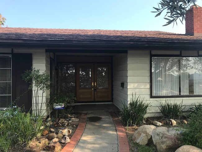 Building Photo - Single Story Home in Del Cerro for Lease