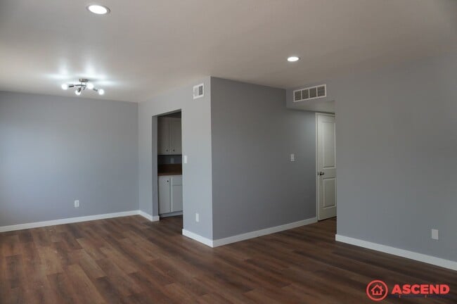 Building Photo - 2905 La Costa St