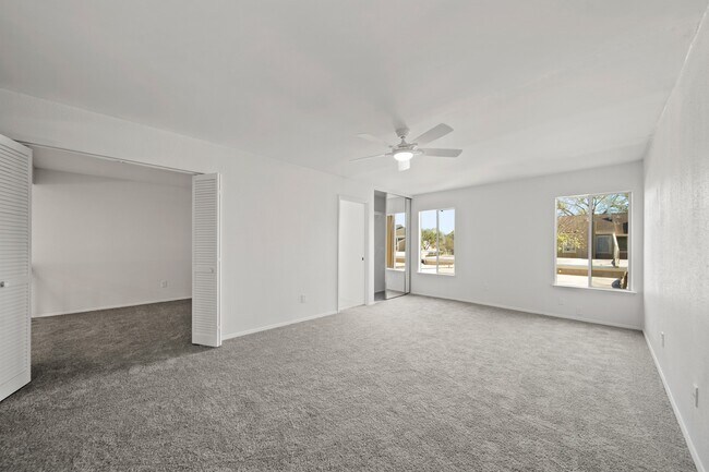 Building Photo - 11650 Village Pl Dr