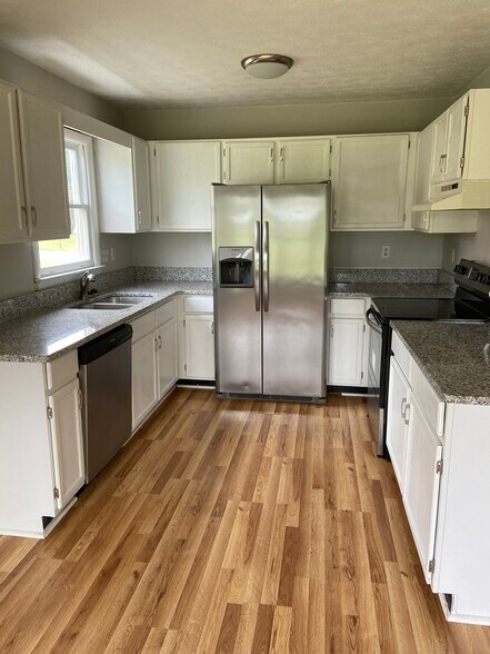 Building Photo - 64 Hallmark Dr