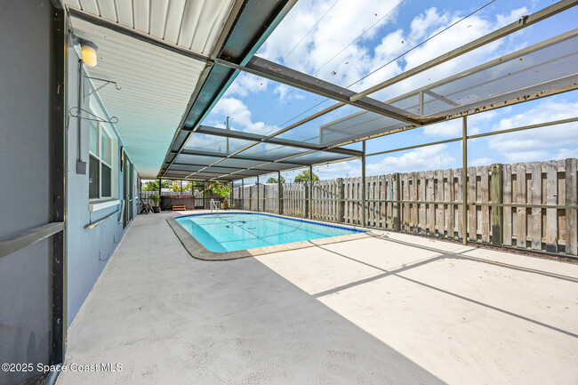 Building Photo - 382 Chester Dr