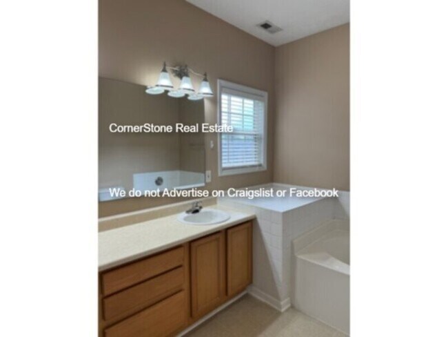 Building Photo - 106 Van Buren Dr