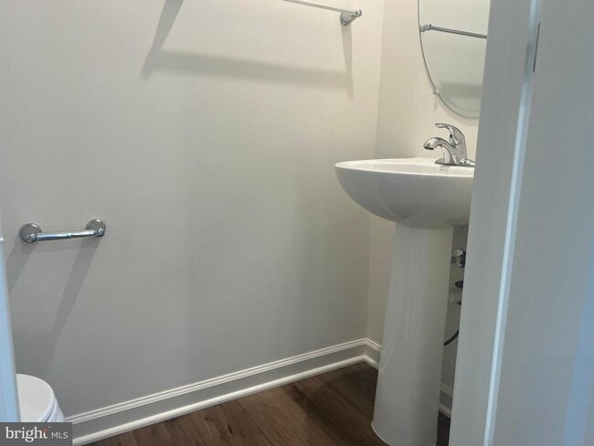Building Photo - 211 Clifton Mnr
