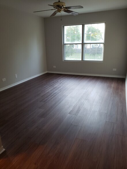 Building Photo - 413 Le Parc Cir