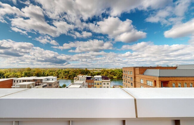 Building Photo - 210 Rocketts Way