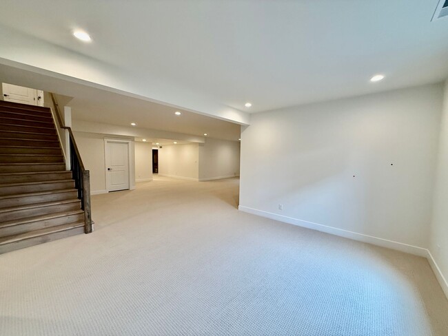 Building Photo - Luxury Living in Kissing Camels – 4 Bed | ...