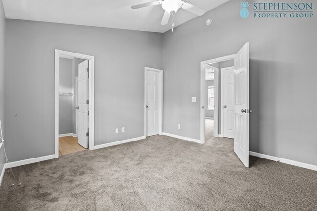 Building Photo - townhouse