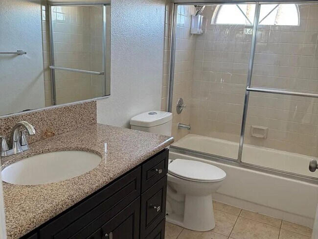 Building Photo - Charming 4BR House in Las Vegas