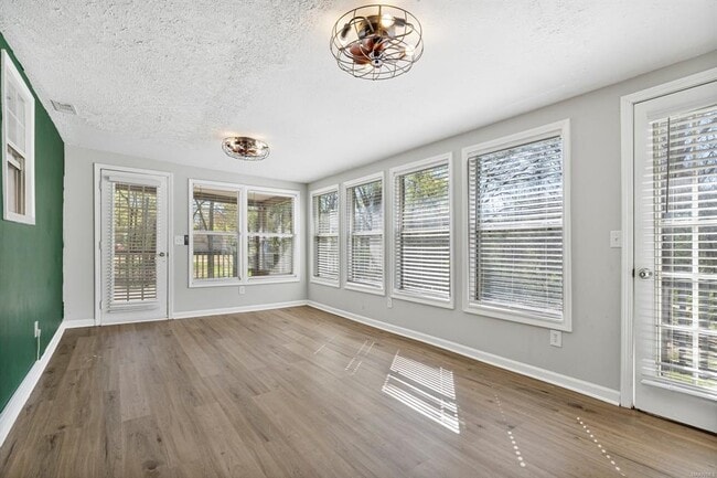 Building Photo - 1216 Old Rdg Rd E