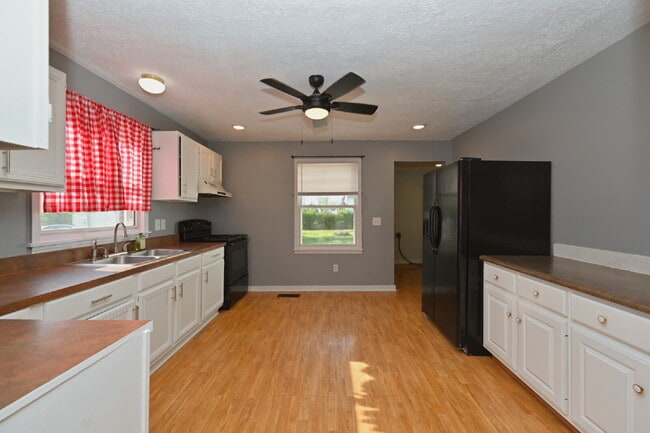Building Photo - Updated 2BR/2BA Home | Rare Second Bath, Efficient Layout