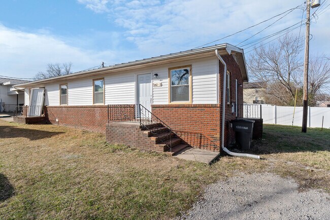 Building Photo - 261 S Franklin Ave