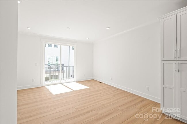 Building Photo - 417 Blairhill Rd