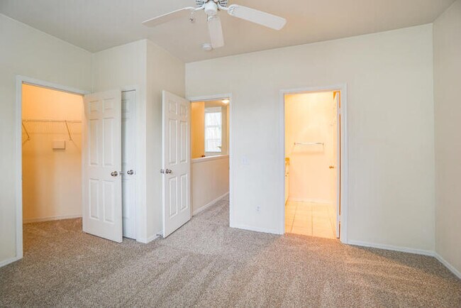 Building Photo - BEAUTIFUL CONDO ON THE COLUMBIA RIVER