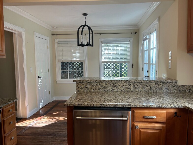 Building Photo - 13 Elizabeth St