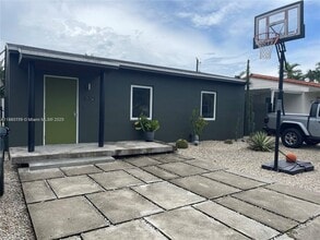 Building Photo - 6321 SW 43rd St