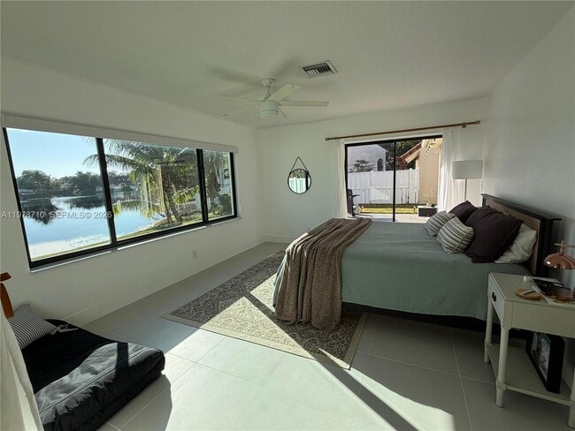 Building Photo - 2925 E Aviary Dr