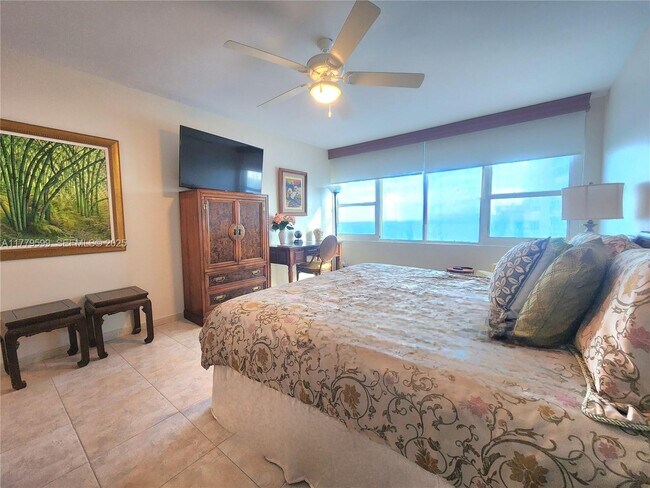 Building Photo - 3505 S Ocean Dr