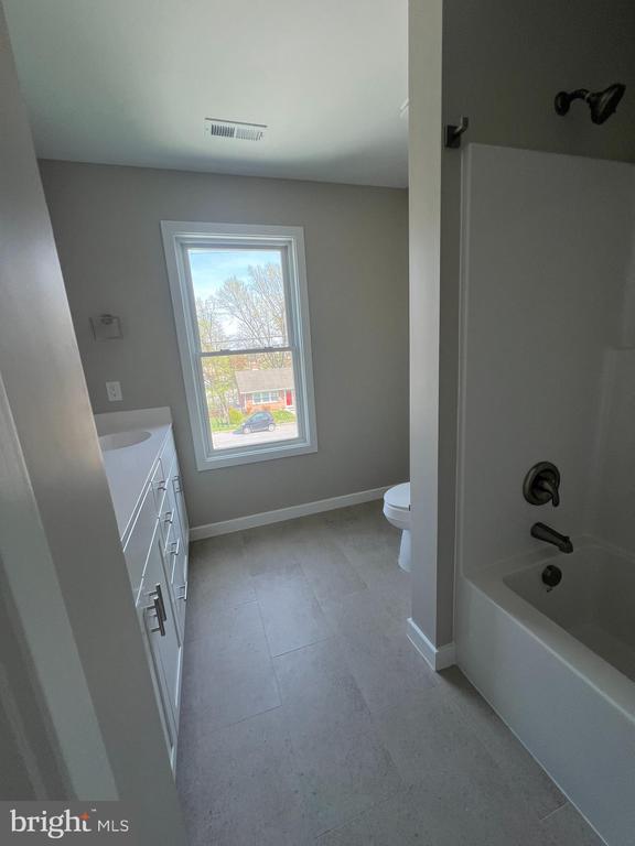 Building Photo - 350 W 11th St