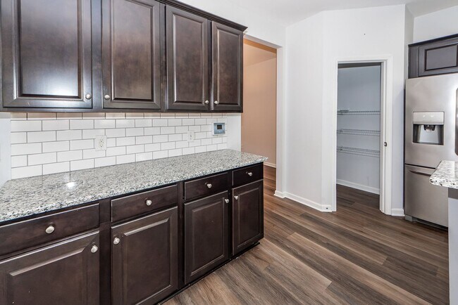 Building Photo - 5 Bedroom 3 Bath Home in Cane Bay Plantation - Summerville