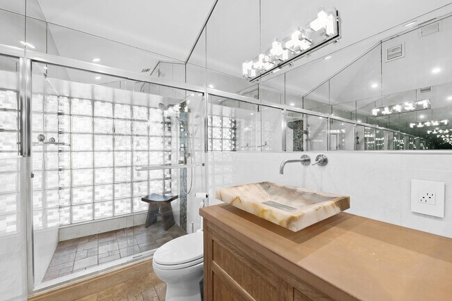 Building Photo - 2809 NE 25th St