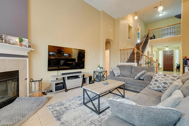 Building Photo - 5517 Crimson Oaks Dr