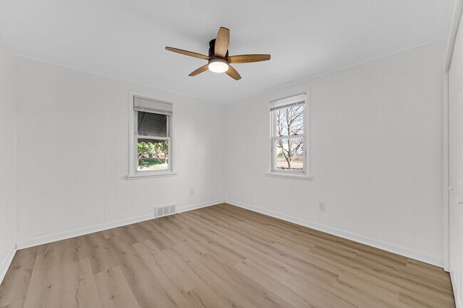 Building Photo - 2 Bedroom 1 Bathroom House for Rent!