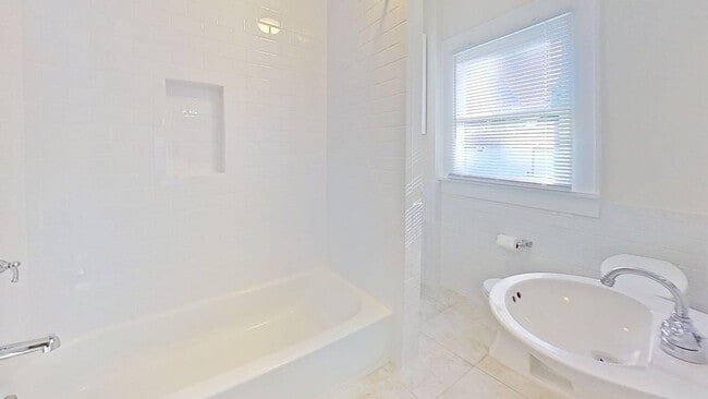 Building Photo - 1BR/1BA + Bonus Room Near Downtown St. Pete | 768 Sq Ft