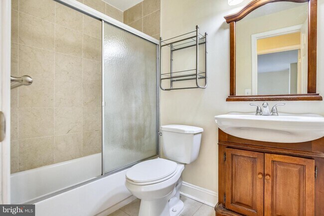 Building Photo - 1952 Kennedy Dr